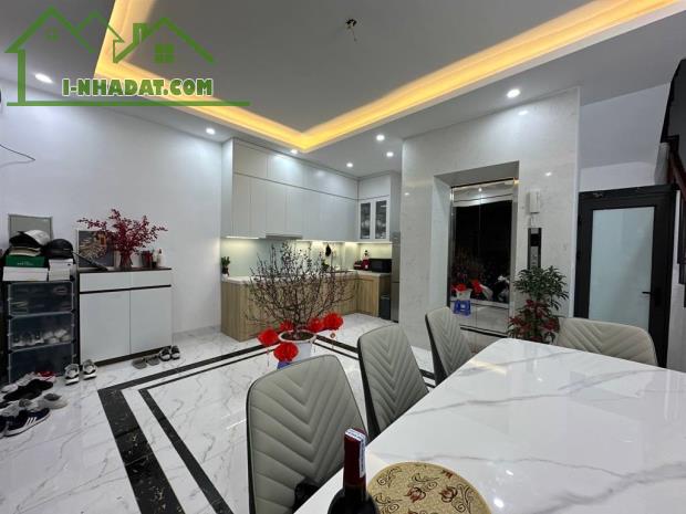 Siêu Phẩm Trương Định – Nhà 5 Tầng Thang Máy – Giá Chỉ 7,98 Tỷ! Diện tích 34m² x 5 tầng