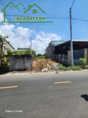 Vị trí đẹp: Nằm trong khu tái định cư Lộc An, ngay sau chợ – khu vực dân cư đông đúc, đầy - 1