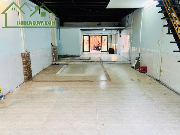Mình chính chủ, cần bán gấp trong tháng 5. Nhà 2 mặt tiền đường Hoàng Sa - Tân Bình. - 2