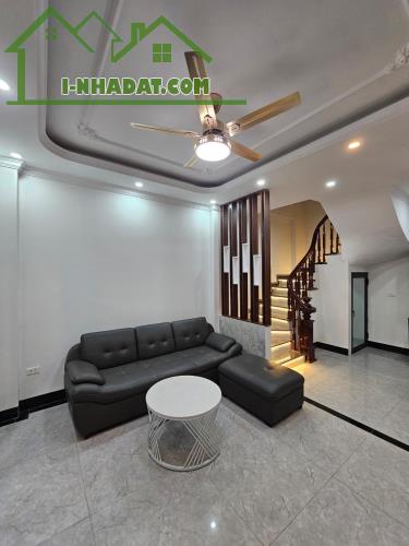 GẤP - NHÀ ĐẸP - NỘI THẤT SẴN - OTO ĐỖ CỔNG