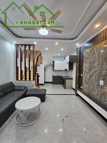 GẤP - NHÀ ĐẸP - NỘI THẤT SẴN - OTO ĐỖ CỔNG - 1