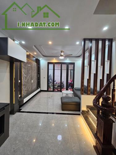 GẤP - NHÀ ĐẸP - NỘI THẤT SẴN - OTO ĐỖ CỔNG - 2