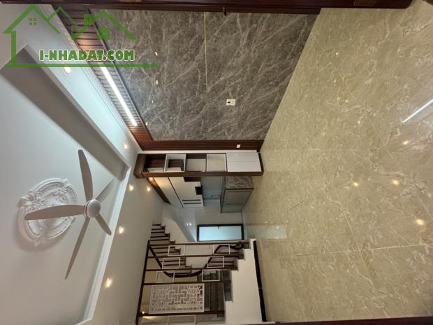 HÀNG HIẾM - NHỈNH 4 TỶ - 5 Tầng trung tâm PHÚC LỢI