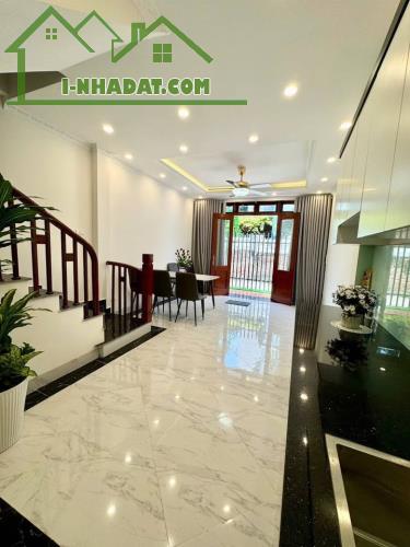 BÁN NHÀ 4 TẦNG, HẺM XE HƠI 4m THÔNG, GẦN CHỢ NGA TPHCM Q1 - 4x20m, GIÁ 13.9 TỶ - 2