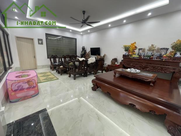 NHÀ HÀNG BỀ THẾ TÂY HỒ QUẬN - DT KHỦNG - NỞ HẬU- VỪA Ở VỪA KD NHÀ HÀNG SÂN VƯỜN - 1