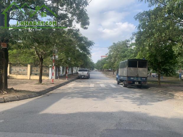 Chính chủ bán giá cho nhà đầu tư 76m đất phân lô Cự Khối, gần chợ và công viên, gần hồ