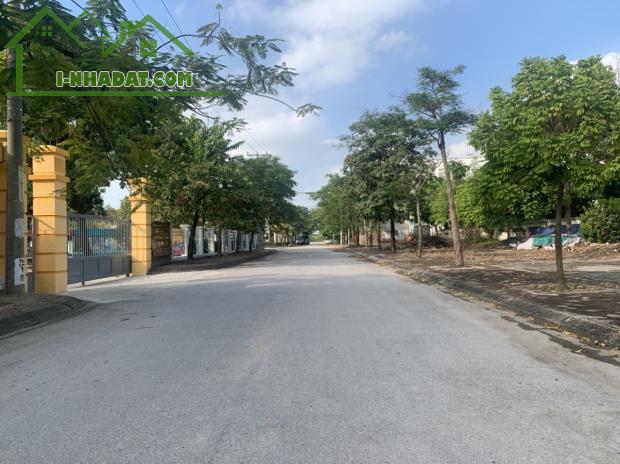 Chính chủ bán giá cho nhà đầu tư 76m đất phân lô Cự Khối, gần chợ và công viên, gần hồ - 2