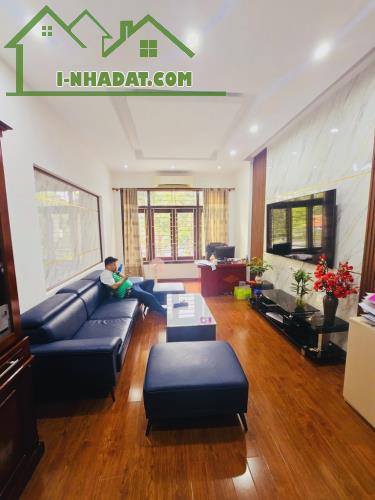 Bán nhà lô góc, khu phân lô, vỉa hè ô tô tránh phố Hoàng Quốc Việt, Cầu Giấy, 47m x 5T,