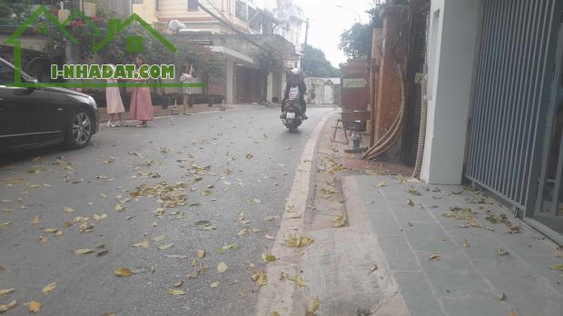 Bán Nhà P/Lô 2 Ô Tô Tránh Quận Tây Hồ 90m4T MT8m Lô Góc VIEW Hồ Tây 31,5 Tỷ Âu Cơ.