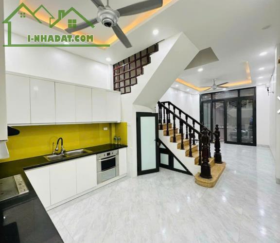 Hàng Kịch độc phố HOÀNG VĂN THÁI - 45m2- 5 tầng - THANG MÁY -chỉ 8,5 tỷ