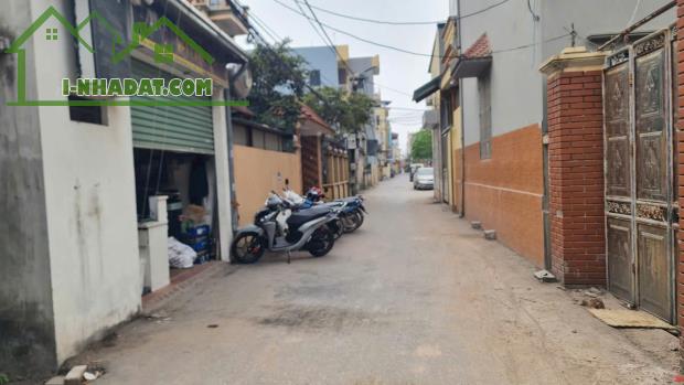 BÁN NHÀ C4, 60M2 ,LÔ GÓC – VĨNH NINH – THANH TRÌ  – Ô TÔ VÀO NHÀ – GẦN HỒ SINH THÁI ,SỔ ĐỎ