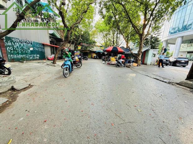 PHÂN LÔ TRUNG KÍNH - 70M2 x 5T - MT 5.2M - 36 TỶ - VÌA HÈ - Ô TÔ TRÁNH - 2 THOÁNG - KD - 4