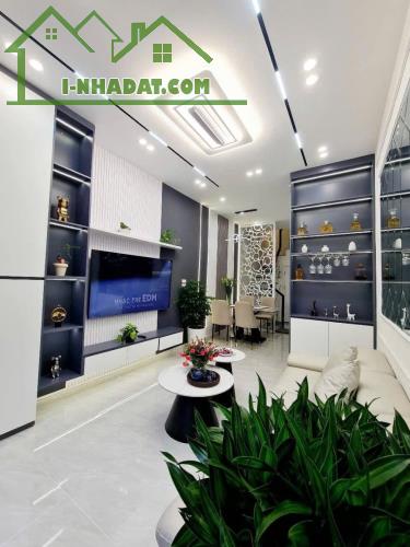NHÀ ĐẸP phố Đội Cấn - Ba Đình 40m2 x 4 tầng, mặt tiền 3.5m, chỉ 9.6 tỷ. TL