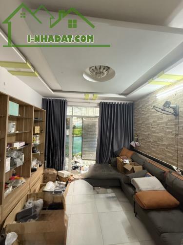 HUỲNH VĂN NGHỆ - TÂN BÌNH - NHÀ 2 TẦNG - 43 M2 - VUÔNG A4 - TẶNG NỘI THẤT - NHỈNH 3 TỶ. 🌹 - 3