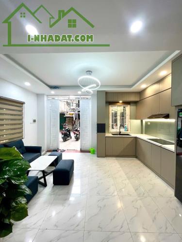 Chỉ Hơn 8 Tỷ Có Nhà 3 Ngủ Phố Đại La, 2 Mặt Thoáng, Ô Tô Ngay Nhà - 1