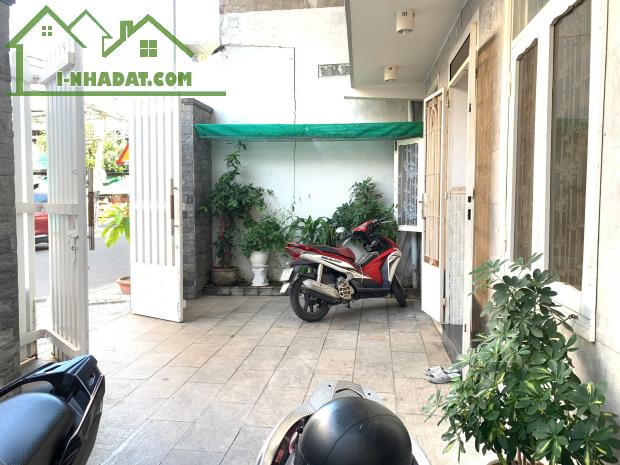 Bán Nhà Mặt Tiền Âu Cơ- Phước Tân - Tỉnh Khánh Hoà
,DT: 201m2 ngang 11m nở hậu-  LH: