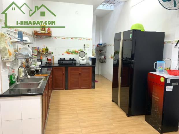 Bán Nhà Mặt Tiền Âu Cơ- Phước Tân - Tỉnh Khánh Hoà
,DT: 201m2 ngang 11m nở hậu-  LH: - 2