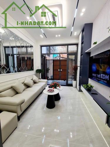 Nhà Mới! Đội Cấn,Tặng full nội thất,DT: 39m2 x  4Tầng,MT: 3.5m,Giá: 9.6 tỷ Ba Đình