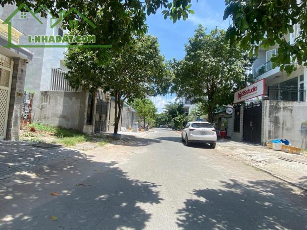 bán nhà MT  đường số 9, An Phú Vista
- Diện tích: 175,5m2
- Kết cấu: C4
- Hướng: tây