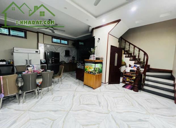 SIÊU HOT!!! Bán nhà MẶT PHỐ - ĐỘI NHÂN - KINH DOANH ĐỈNH - 102M - 4 TẦNG- Mặt Tiền 7M - - 4