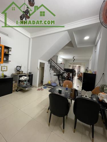 Bán nhà 69m2, HXH, PHẠM ĐĂNG GIẢNG, Bình Tân, 3 tầng, 3 PN, giá 6.6 tỷ còn thương lượng.