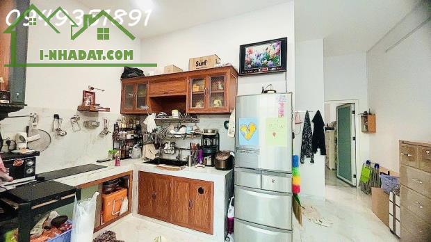 NHÀ 2TẦNG NGANG 5,2M 113M2 2PN SHR HOÀN CÔNG ĐỦ GIÁ 7,3Tỷ 
LH 0949351891 MR TOAN - 1