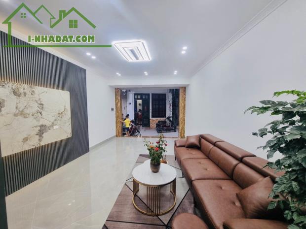 NHÀ SIÊU ĐẸP HÀ TRÌ HÀ ĐÔNG MẶT TIỀN RỘNG THANG MÁY NGOẠI 40m-7.x tỷ