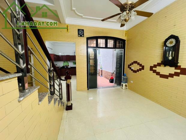 Cho thuê nhà ngõ 188 Khương Đình, 5 tầng x 58m2, 6 ngủ, 16 Triệu KD onl, VP, ở hộ gđ, 25m