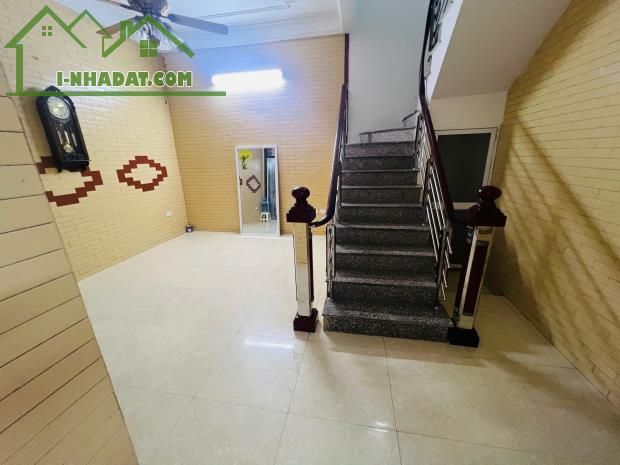 Cho thuê nhà ngõ 188 Khương Đình, 5 tầng x 58m2, 6 ngủ, 16 Triệu KD onl, VP, ở hộ gđ, 25m - 1