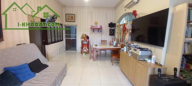 Biệt thự cũ 297m2, Gò Vấp, Hẻm to xe hơi vào tận sân, 2 tầng, giá tốt 21 tỷ TL