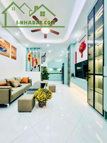 BÁN NHÀ TRẦN ĐẠI NGHĨA, 42M, 5T, ÔTÔ TRÁNH, ĐỖ 24/7, LÔ GÓC, NGÕ THÔNG KINH DOANH, 9.9TỶ