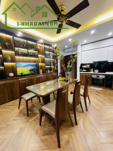 TÒA NHÀ MẶT PHỐ PHÙNG HƯNG, HOÀN KIẾM, 110M,6TẦNG,MT10M, LÔ GÓC 3 THOÁNG, THANG MÁY - 4