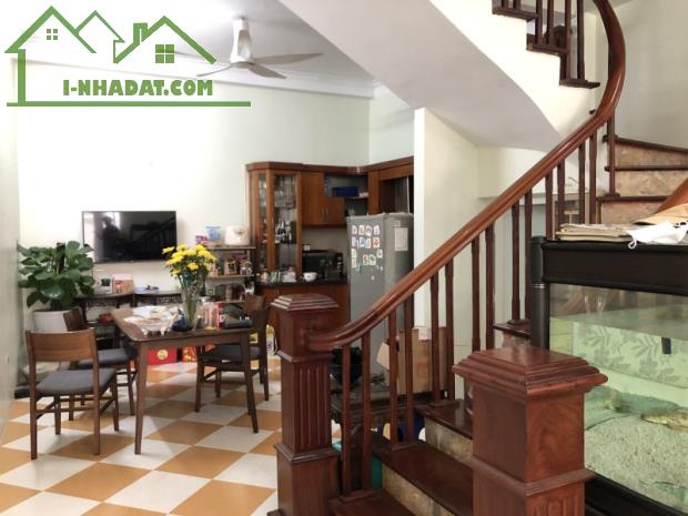 Bán nhà Hồng Tiến,Long Biên 4 tầng,55m,mt5m oto vào nhà nhỉnh 12 tỷ - 2