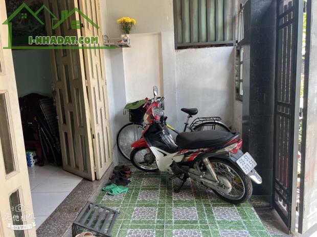 Bán nhà 1 Trệt 1 Lầu Dĩ An, đường 2 làn xe hơi, gần Ngã bốn Chiêu Liêu - 3