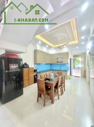 Bán nhà ĐẸP full Nội Thất 1 Trệt 2 Lầu,đường nhựa 12m,gần Metro Suối Tiên - 1