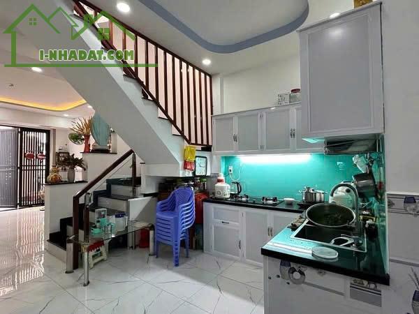 BÁN GẤP ! Lê Văn Lương Q7 - Hẻm 1 trục - 4PN - thuê 13tr/th - 3T5 TL - 1