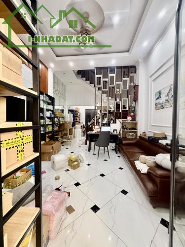 NHÀ ĐẸP- NHIỀU LỘC- THOÁNG TRƯỚC SAU-THANH NHÀN, HAI BÀ TRƯNG- FULL NỘI THẤT-61 m- MT 4.8m - 2