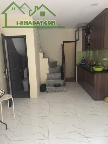 Bán nhà phố Lê Văn Hưu, Hai Bà Trưng, 20m2 x 4 tầng, ô tô đỗ cách 15m, 6 tỷ 100 triệu! - 1