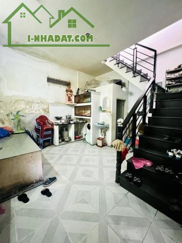 Cần bán gấp nhà lô góc, hẻm xe hơi khu sầm uất Gò Dầu, gần chợ Tân Hương 60m, nhỉnh 6 tỷ, - 1