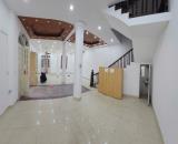 Cho thuê MBKD ngõ 31 Trần Quốc Hoàn, 4.5 tầng x 100m2, 8 PN, 40 Triệu VP, Trung tâm