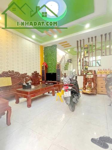 Cho thuê nhà 2 lầu hẻm Tám Danh Phường 4 Quận 8