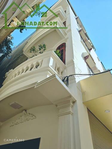 Cho thuê nhà nguyên căn ngõ 1 Bùi Xương Trạch 5 tầng x 35m2, 5 ngủ, 12.5 triệu