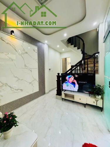 Cho thuê nhà nguyên căn ngõ 1 Bùi Xương Trạch 5 tầng x 35m2, 5 ngủ, 12.5 triệu - 1