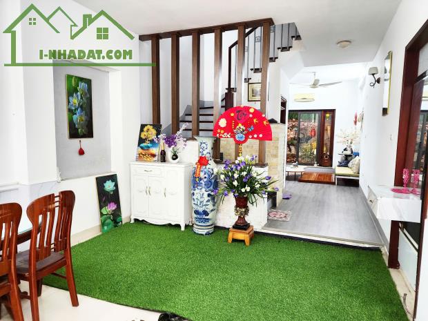 BÁN GẤP NHÀ LIỀN KỀ VỊ TRÍ VIP , KINH DOANH TỐT, Ở CỰC SƯỚNG , TIỆN ÍCH NGẬP TRÀN , ĐƯỜNG