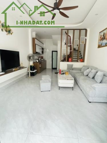 Bán Nhà 36m2 5T Phúc Lợi, Long Biên Hàng Xóm Vinhomes Riverside Ô Tô Cạnh Nhà Nhỉnh 5 Tỷ