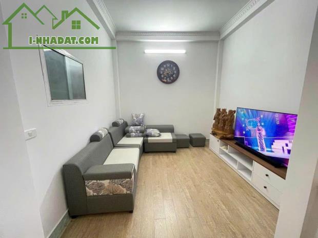Cho thuê gấp lâu dài giá rẻ nguyên căn Giáp Nhị 52m, 5 tầng, mặt tiền 5.3m, 15 tr/th