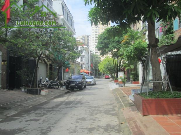 Ngộp bank bán Gấp nhà liền kề KĐT Văn Khê gần Him Lam Vạn Phúc 83m2 chỉ 17.x tỷ.0989626116