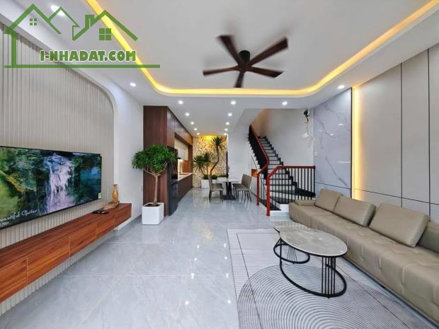 Bán Nhà Chiến Thắng Văn Quán 50m², Oto, Kinh Doanh Chỉ 12 tỷ