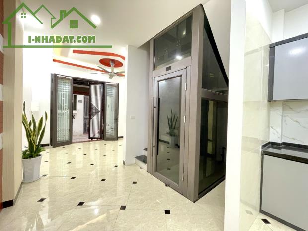 Bán nhà phố Nguyễn Cao 5 tầng thang máy, dt 48m2, mt 4.2m, đẹp ở ngay.