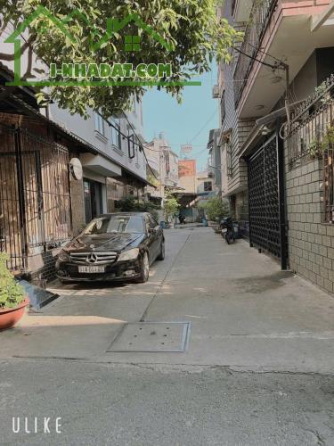 Ngay chợ Gò Xoài, 2 tầng, 4 * 11, nhik 4 tỷ, hẻm ô tô
